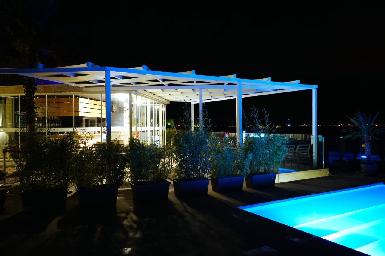 Boutique Style Eco-Beachhouse, Private Jacuzzi 프리블라카 외부 사진