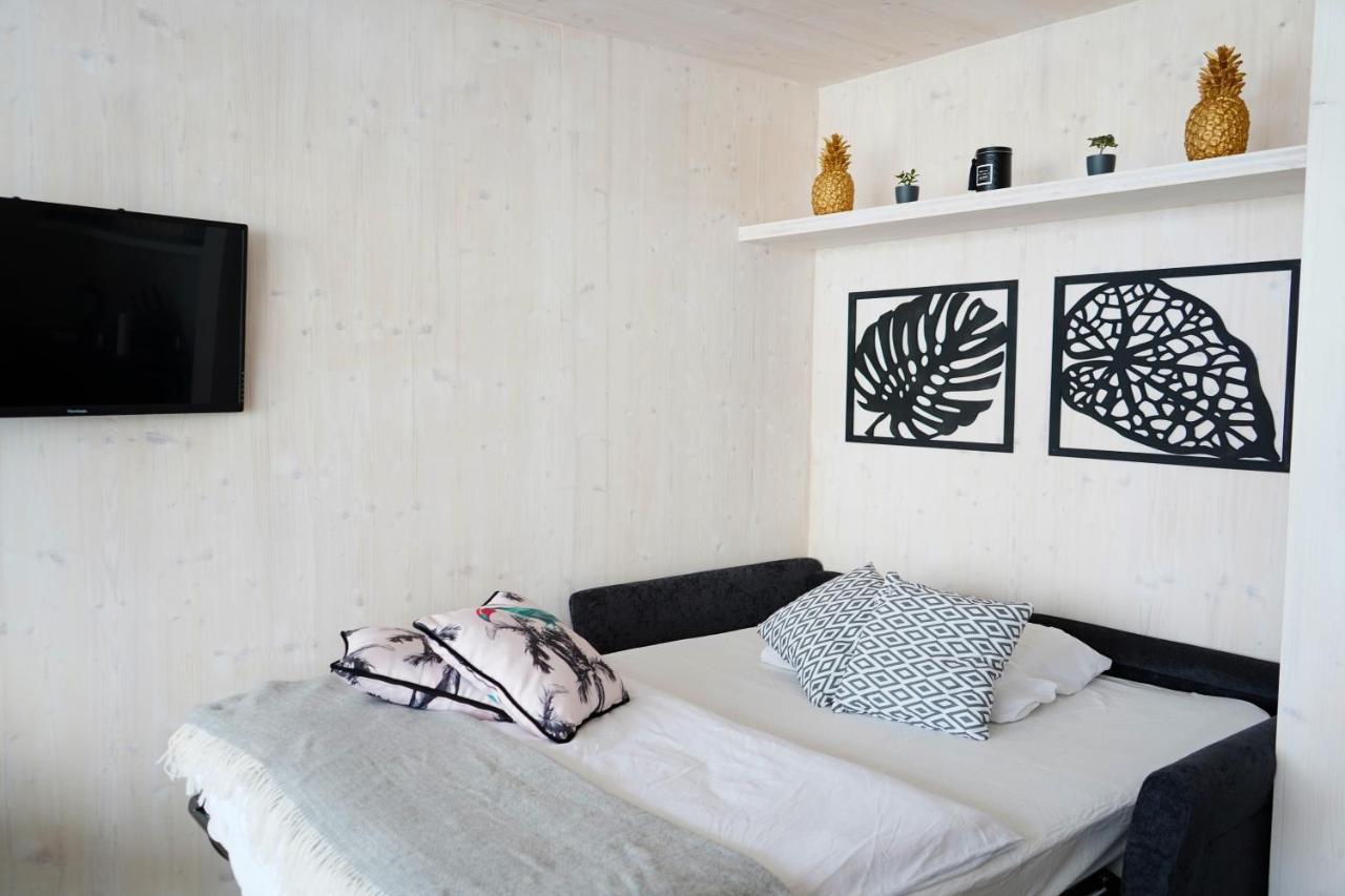 Boutique Style Eco-Beachhouse, Private Jacuzzi 프리블라카 외부 사진