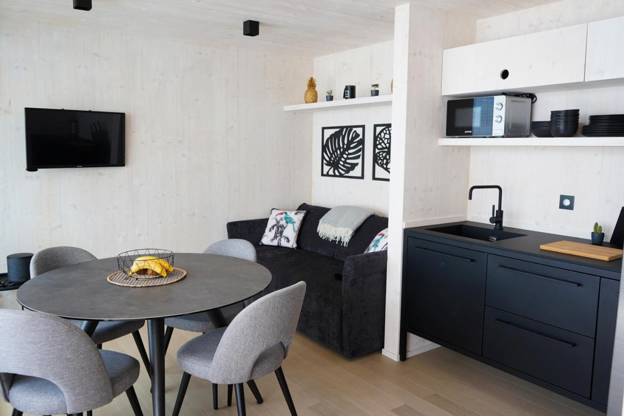 Boutique Style Eco-Beachhouse, Private Jacuzzi 프리블라카 외부 사진